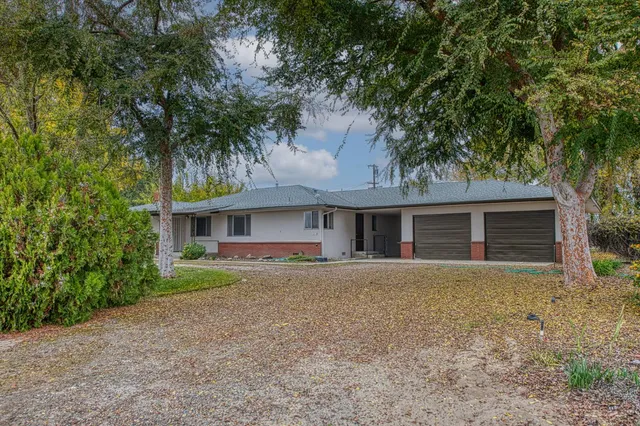 $325,000 | 13130 South Henderson Road, Caruthers, CA 93609