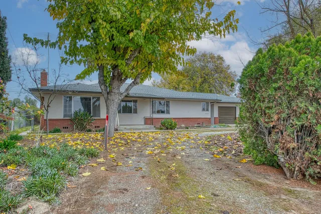 $325,000 | 13130 South Henderson Road, Caruthers, CA 93609