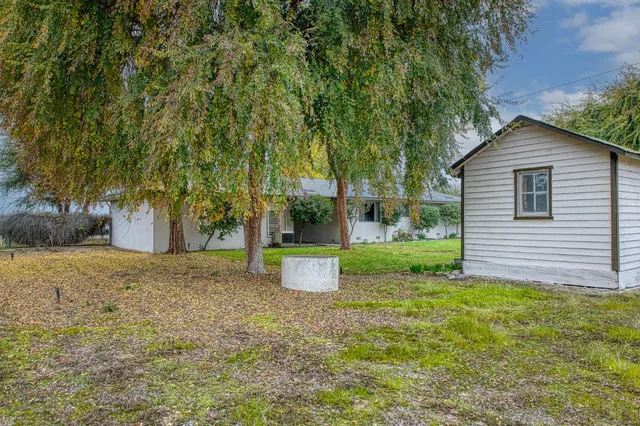 $325,000 | 13130 South Henderson Road, Caruthers, CA 93609