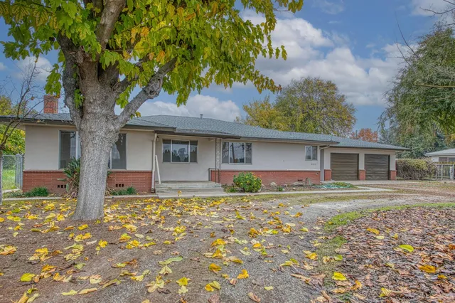 $325,000 | 13130 South Henderson Road, Caruthers, CA 93609
