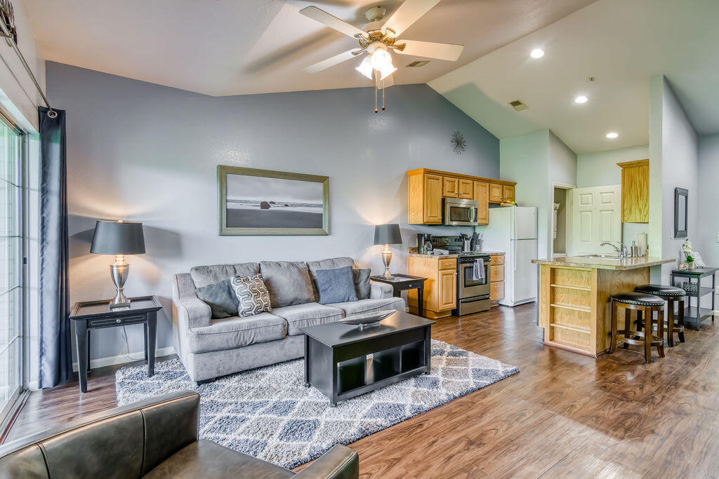 813 Holiday Ridge, Unit 10 AND 11 Branson, MO 65616 - Photo 13 of 68 Vaulted Ceiling