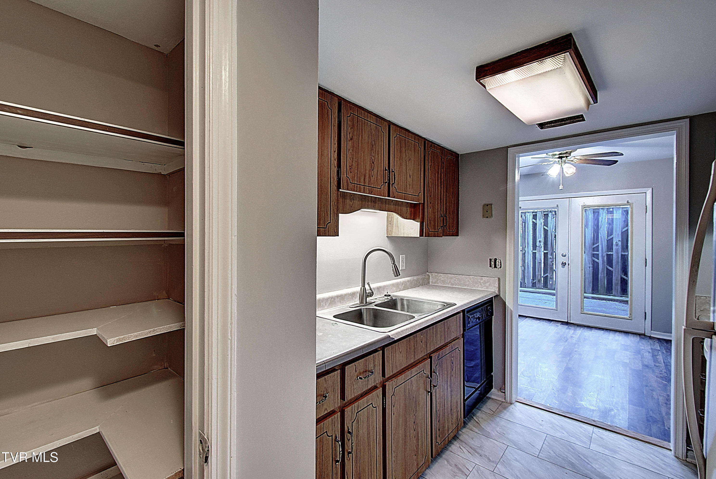 515 Pilgrim Court, Unit D Johnson City, TN 37601 - Photo 16 of 30 DSC_0172And8more