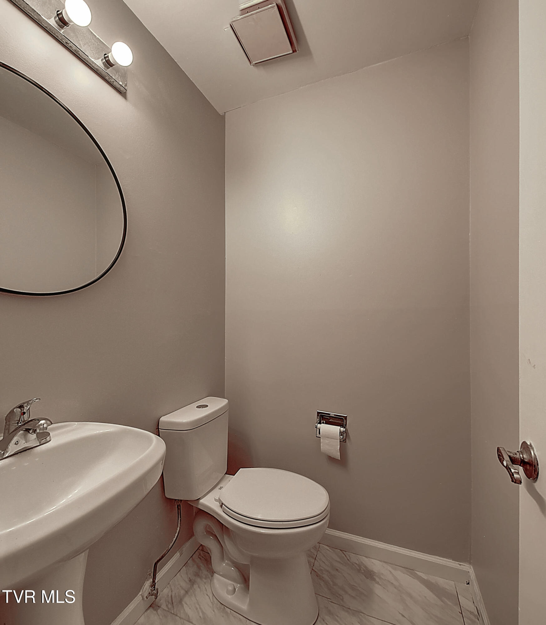 515 Pilgrim Court, Unit D Johnson City, TN 37601 - Photo 17 of 30 DSC_0190And8more_stitch