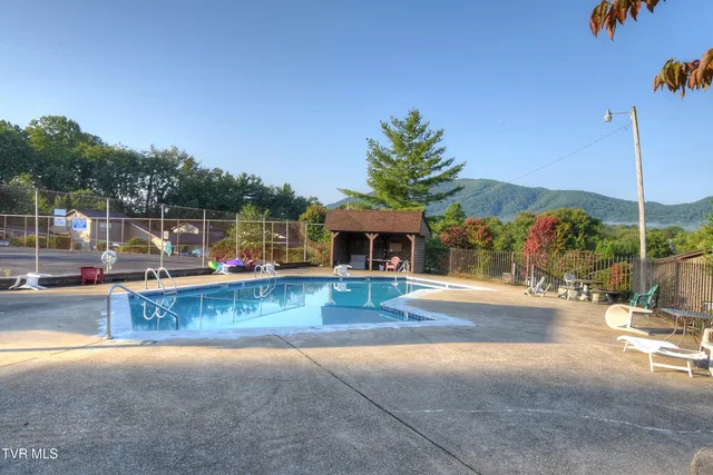 $147,800 | 515 Pilgrim Court, Unit D, Johnson City, TN 37601