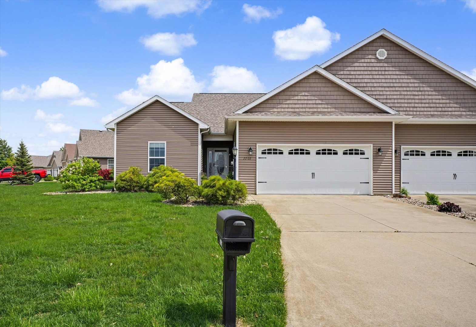 2202 Cyprus Point Urbana, IL 61802 - Photo 2 of 30 Gallery Image 2