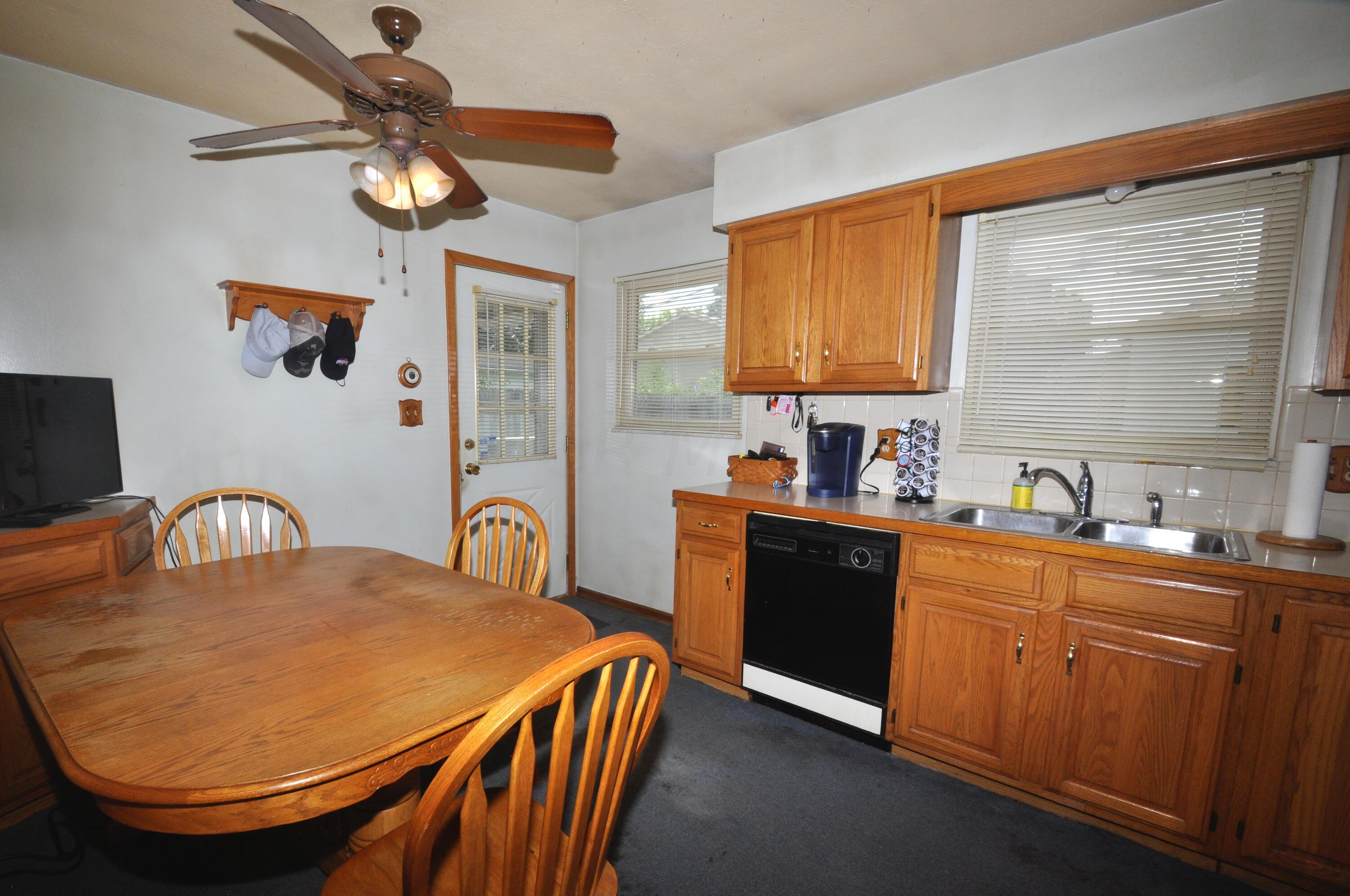 731 Elaine Road Columbus, OH 43213 - Photo 4 of 18 Kitchen