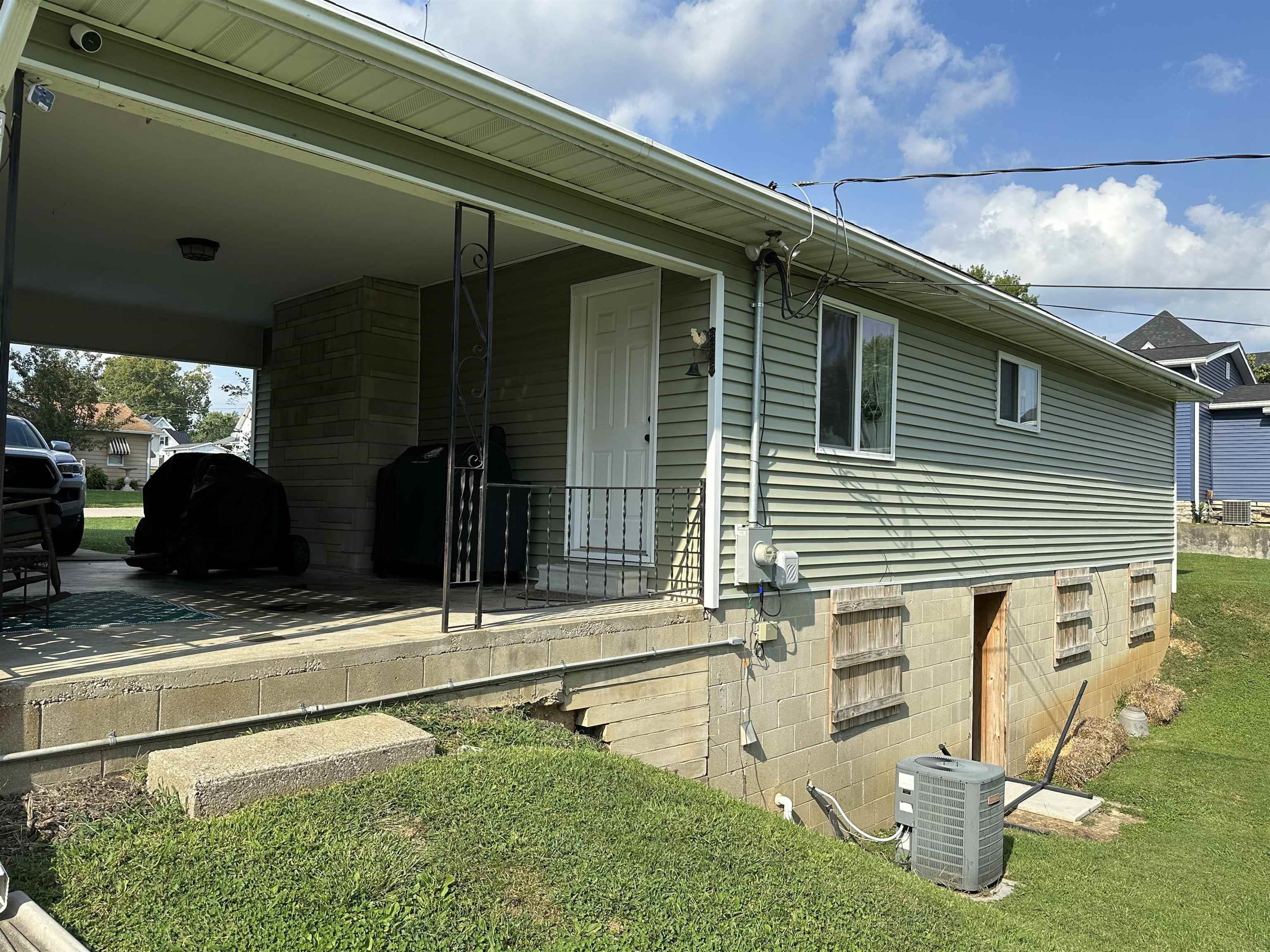1410 20th Street Bedford, IN 47421 - Photo 4 of 31