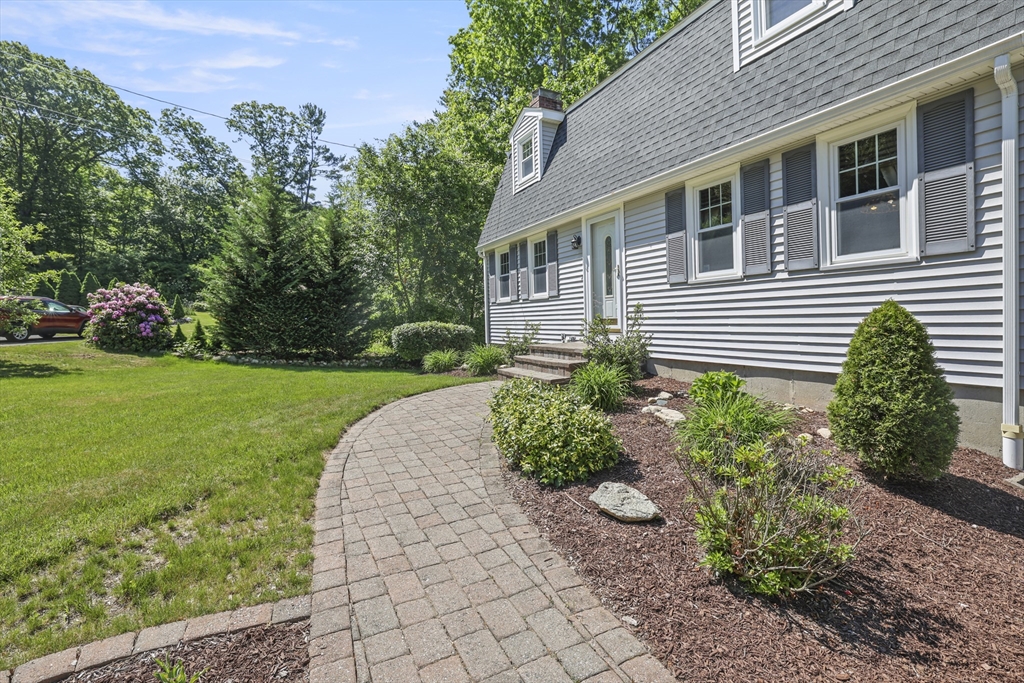 8 Walker Road Franklin, MA 02038 - Photo 10 of 40