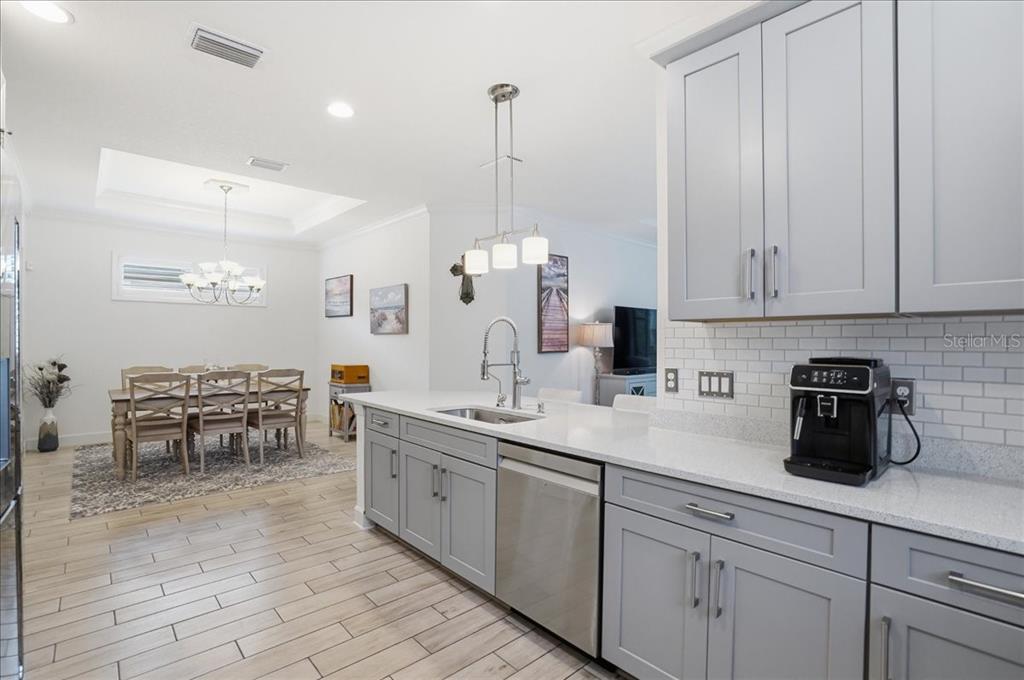 10225 Highland Park Place Palmetto, FL 34221 - Photo 7 of 55