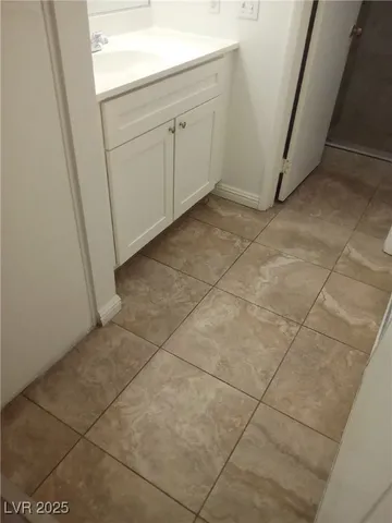 $1,350 | 4830 Nara Vista Way, Unit 103, Las Vegas, NV 89103