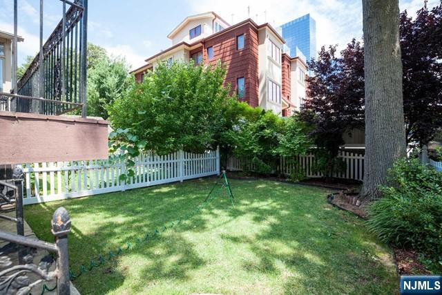 153 Old Palisade Road Fort Lee, NJ 07024 - Photo 25 of 25