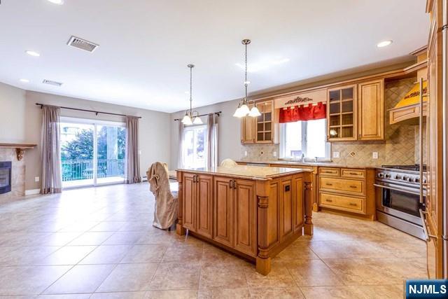 153 Old Palisade Road Fort Lee, NJ 07024 - Photo 4 of 25