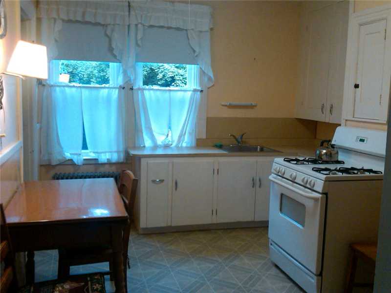 133 Brookfield Road East Providence, RI 02915 - Photo 11 of 16 Kitchen.