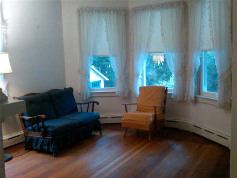133 Brookfield Road East Providence, RI 02915 - Photo 9 of 16 Living Room.