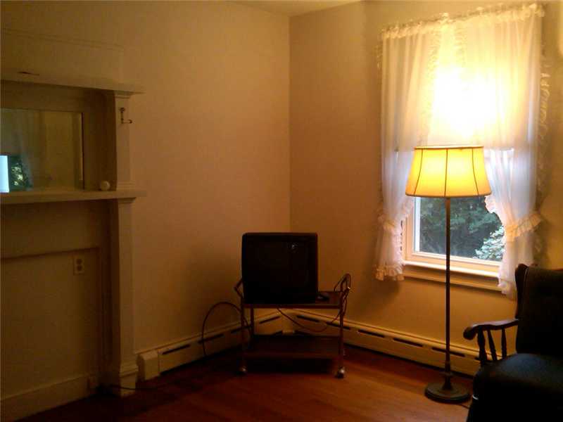 133 Brookfield Road East Providence, RI 02915 - Photo 10 of 16 Living Room.