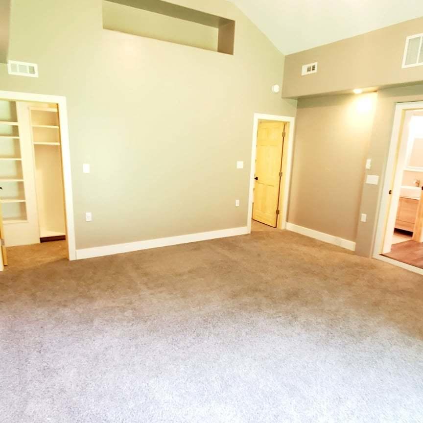 3930 Clinton Road Jackson, MI 49201 - Photo 11 of 26 Master BR w/ closet