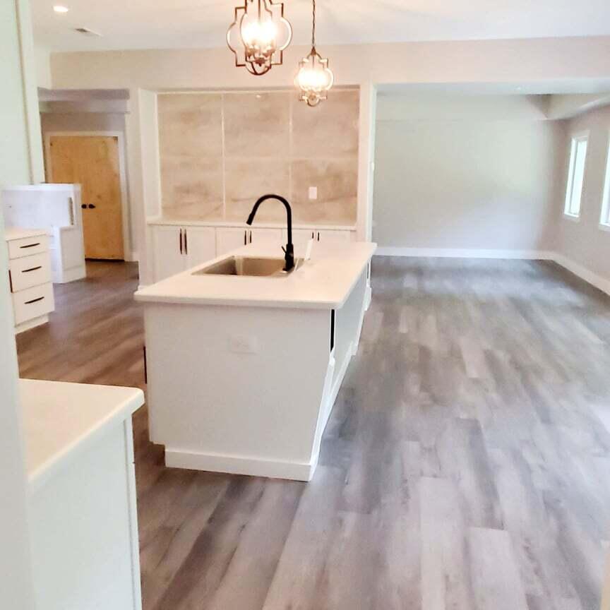 3930 Clinton Road Jackson, MI 49201 - Photo 15 of 26 kit and dining area