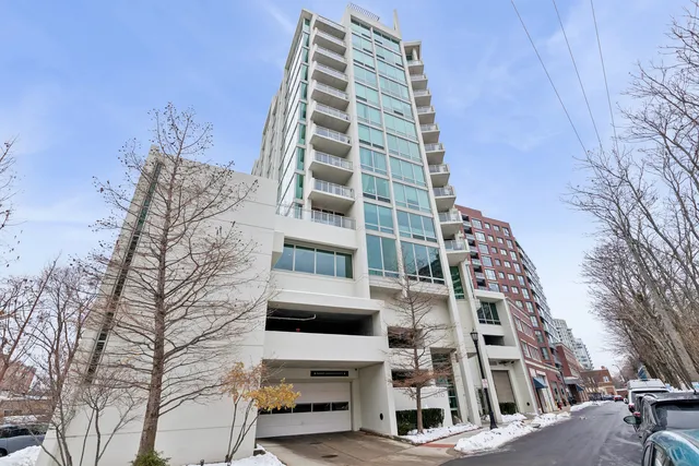 $689,000 | 1570 Elmwood Avenue, Unit 1504, Evanston, IL 60201
