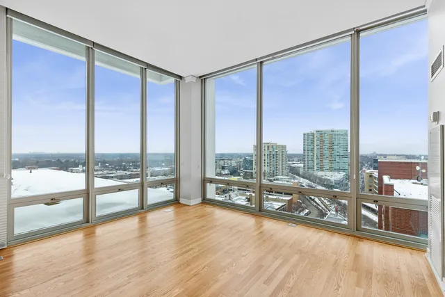 $689,000 | 1570 Elmwood Avenue, Unit 1504, Evanston, IL 60201