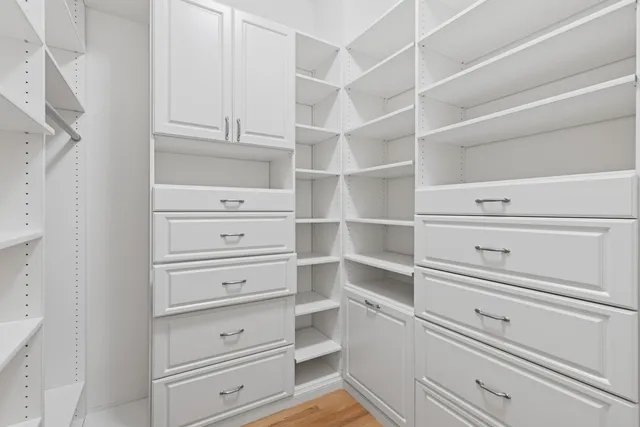 $689,000 | 1570 Elmwood Avenue, Unit 1504, Evanston, IL 60201