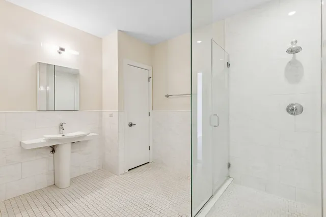 $689,000 | 1570 Elmwood Avenue, Unit 1504, Evanston, IL 60201