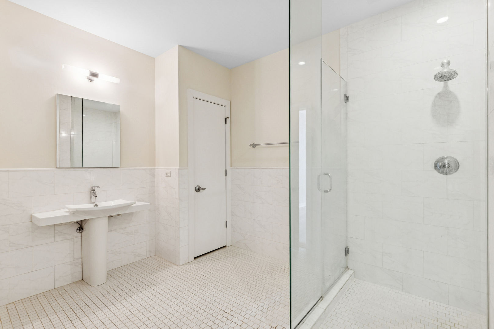 1570 Elmwood Avenue, Unit 1504 Evanston, IL 60201 - Photo 14 of 24 a bathroom with a sink and a mirror
