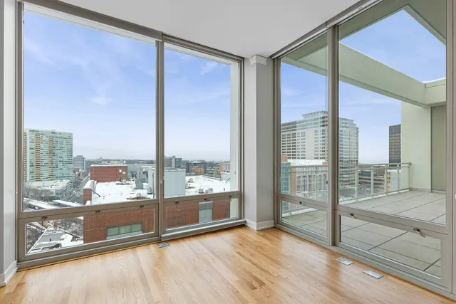 $689,000 | 1570 Elmwood Avenue, Unit 1504, Evanston, IL 60201