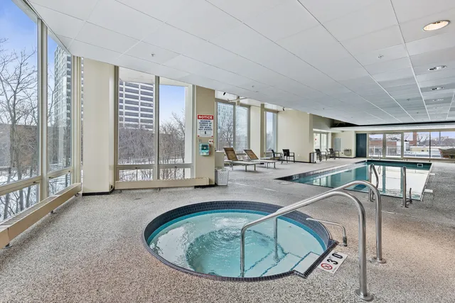 $689,000 | 1570 Elmwood Avenue, Unit 1504, Evanston, IL 60201