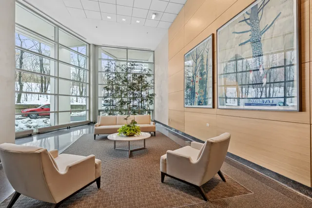 $689,000 | 1570 Elmwood Avenue, Unit 1504, Evanston, IL 60201