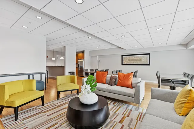 $689,000 | 1570 Elmwood Avenue, Unit 1504, Evanston, IL 60201