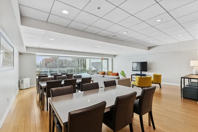 $689,000 | 1570 Elmwood Avenue, Unit 1504, Evanston, IL 60201