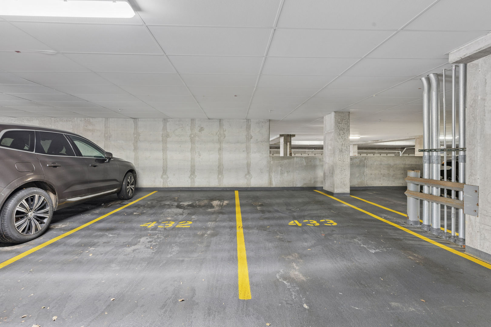 1570 Elmwood Avenue, Unit 1504 Evanston, IL 60201 - Photo 23 of 24 a view of parking garage