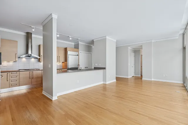 $689,000 | 1570 Elmwood Avenue, Unit 1504, Evanston, IL 60201