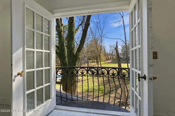 $990,000 | 720 Stokes Mill Road, East Stroudsburg, PA 18301