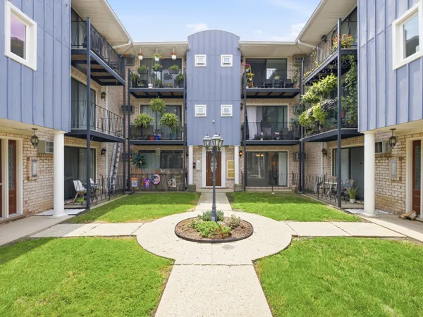 $220,000 | 8517 West Catherine Avenue, Unit 181, Chicago, IL 60656