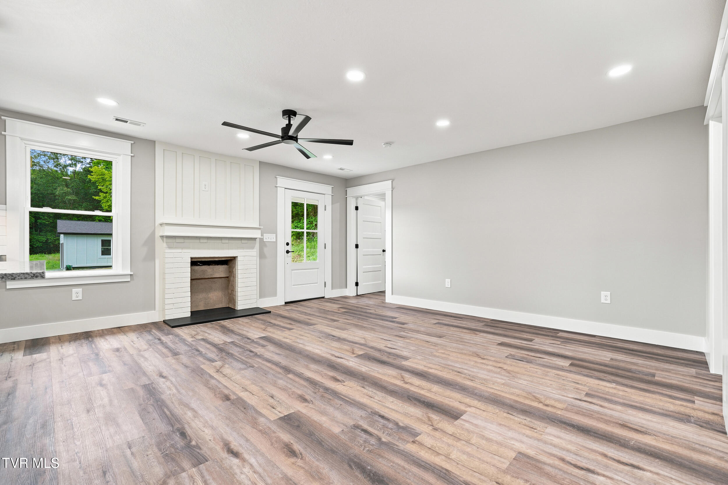 707 Cooks Valley Road Kingsport, TN 37664 - Photo 8 of 35 Living