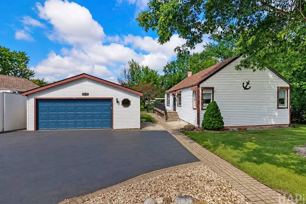 $399,000 | 38392 Eighth Street, Spring Grove, IL 60081