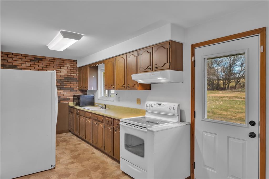 1016 North Eighty Eight Road Rices Landing, PA 15357 - Photo 26 of 32 kitchen