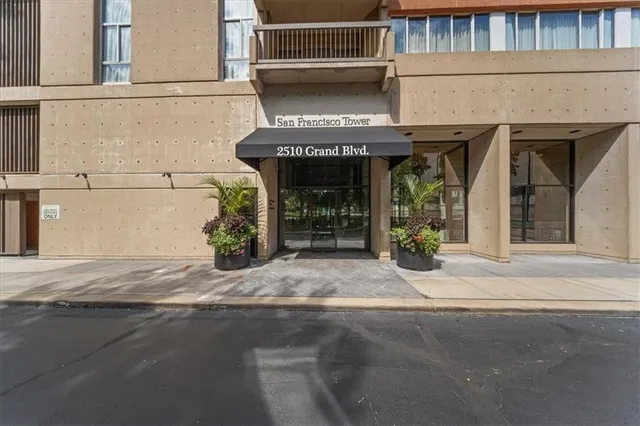 $549,000 | 2510 Grand Boulevard, Unit 1604, Kansas City, MO 64108