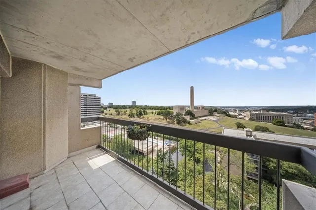 $549,000 | 2510 Grand Boulevard, Unit 1604, Kansas City, MO 64108