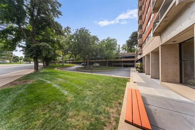 $549,000 | 2510 Grand Boulevard, Unit 1604, Kansas City, MO 64108