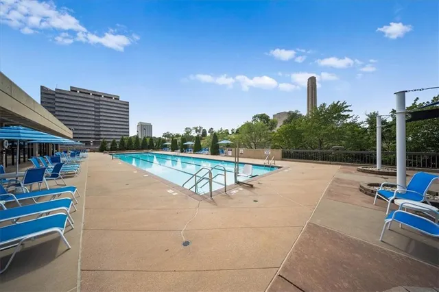 $549,000 | 2510 Grand Boulevard, Unit 1604, Kansas City, MO 64108
