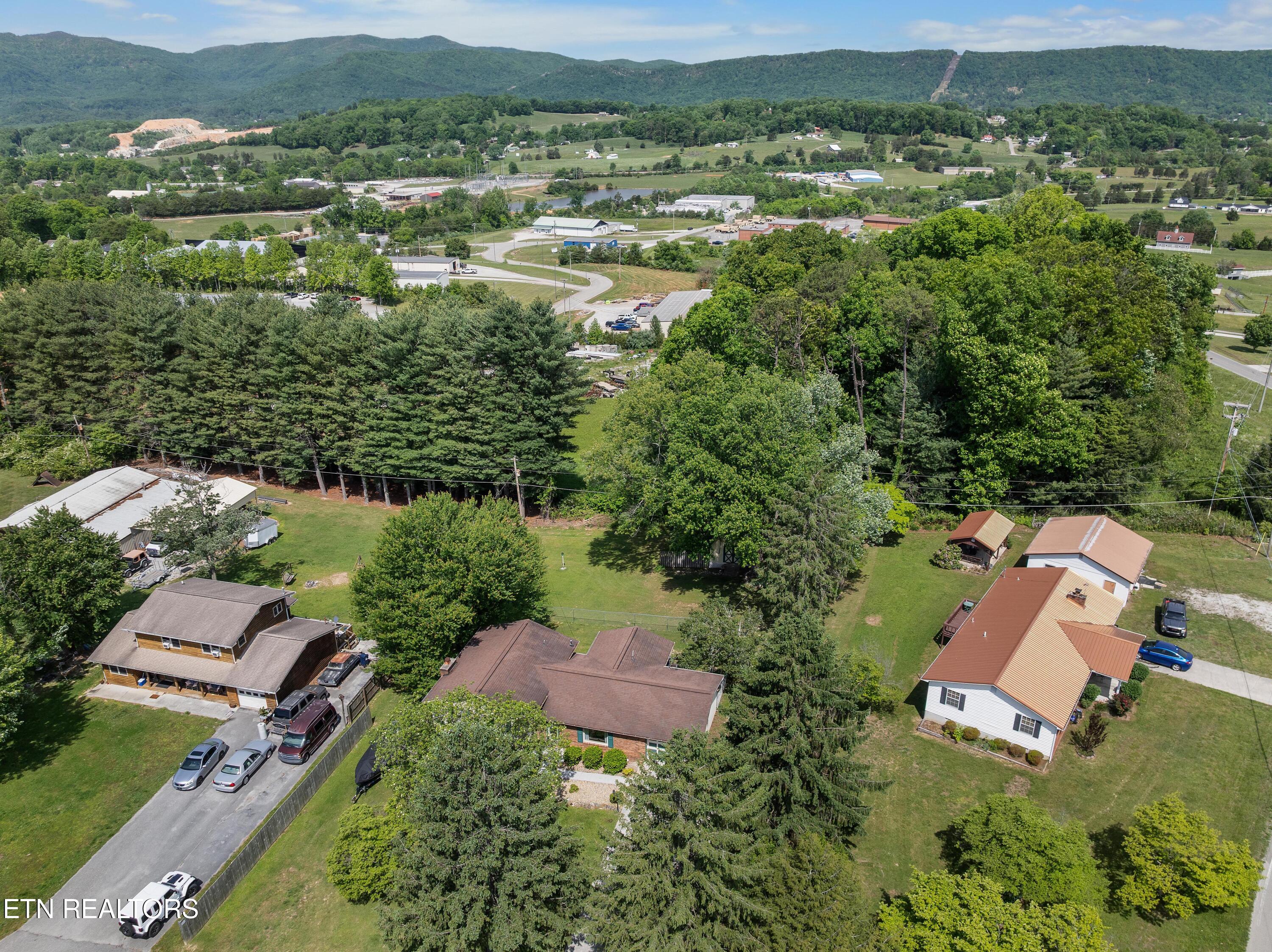 112 Shannon Road Jacksboro, TN 37757 - Photo 31 of 32 DJI_0801