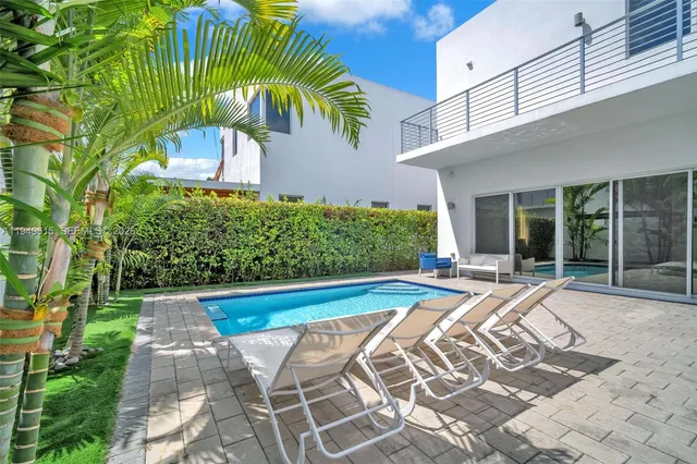 $9,500 | 7457 Northwest 101 Avenue, Unit 7457, Doral, FL 33178