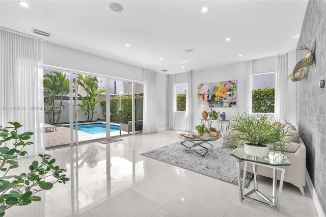 $9,500 | 7457 Northwest 101 Avenue, Unit 7457, Doral, FL 33178