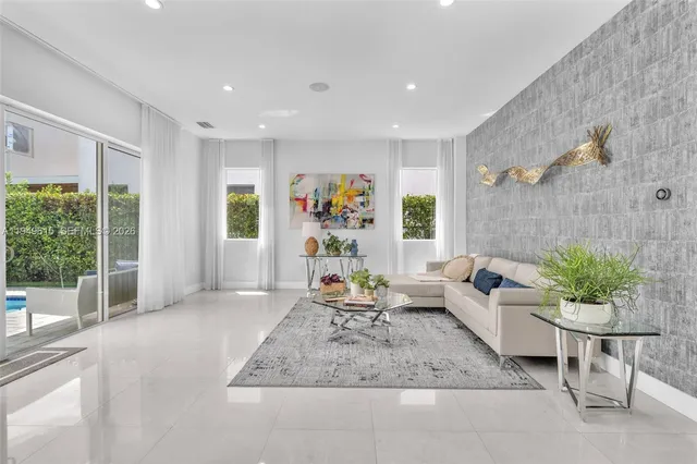 $9,500 | 7457 Northwest 101 Avenue, Unit 7457, Doral, FL 33178