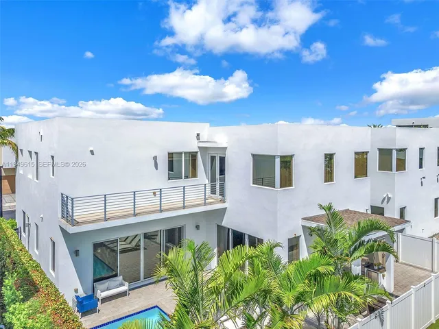 $9,500 | 7457 Northwest 101 Avenue, Unit 7457, Doral, FL 33178