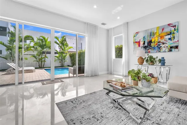 $9,500 | 7457 Northwest 101 Avenue, Unit 7457, Doral, FL 33178