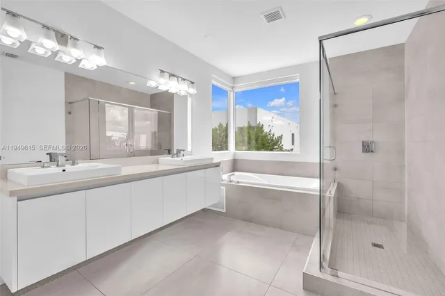 $9,500 | 7457 Northwest 101 Avenue, Unit 7457, Doral, FL 33178