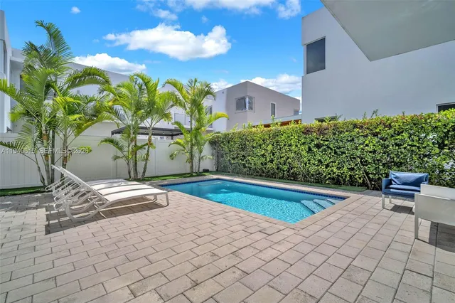 $9,500 | 7457 Northwest 101 Avenue, Unit 7457, Doral, FL 33178